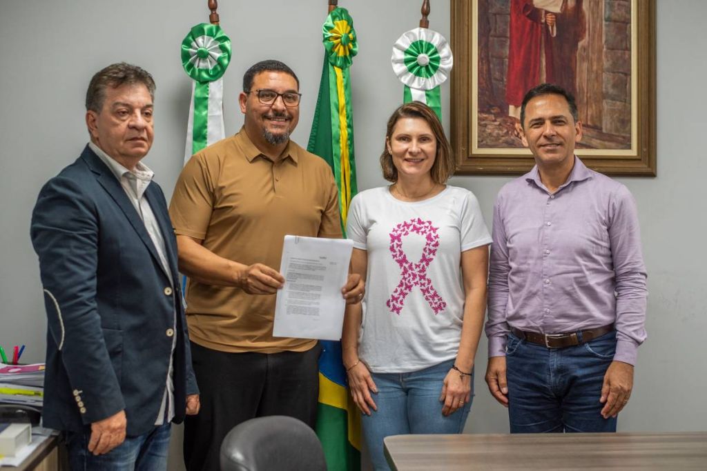 Estação Ferroviária de Alexandra é cedida à Prefeitura de Paranaguá 2 “Esse é um trabalho do vereador Irineu Cruz com o ex-secretário da Cultura, Ivan Lapolli, que ajudou muito Paranaguá", afirma o prefeito Adriano Ramos (Foto: Moyses Zanardo)