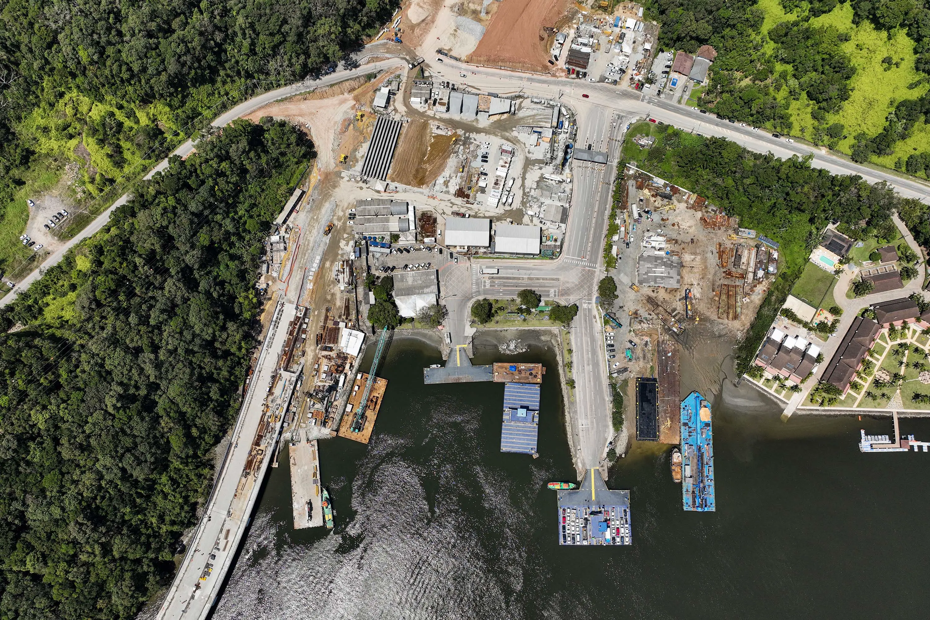 Complexo deverá ficar localizado na área onde atualmente é o canteiro de obras da Ponte de Guaratuba (Foto: Arnaldo Neto/AEN)