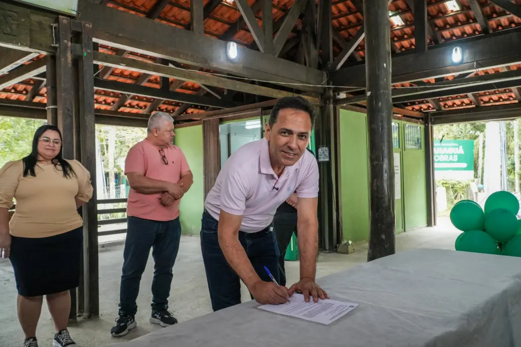 Prefeito Adriano Ramos oficializa construção de nova UBS na Ilha do Mel 2 2prefeito