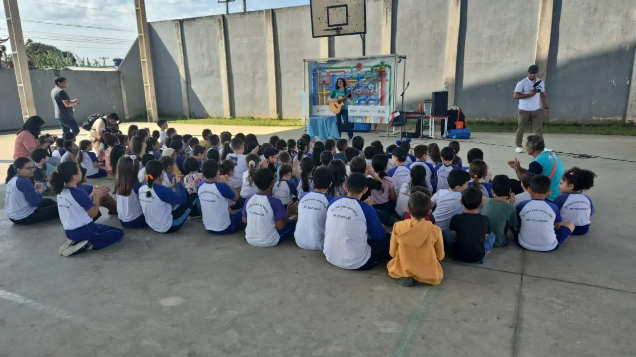 Ao longo de todo o ano, a Iguá Saneamento promove uma série de ações de educação ambiental voltadas ao público infantil, levando conhecimento e conscientização sobre o cuidado com a água e o meio ambiente a diferentes regiões do país (Foto: Paranaguá Saneamento)