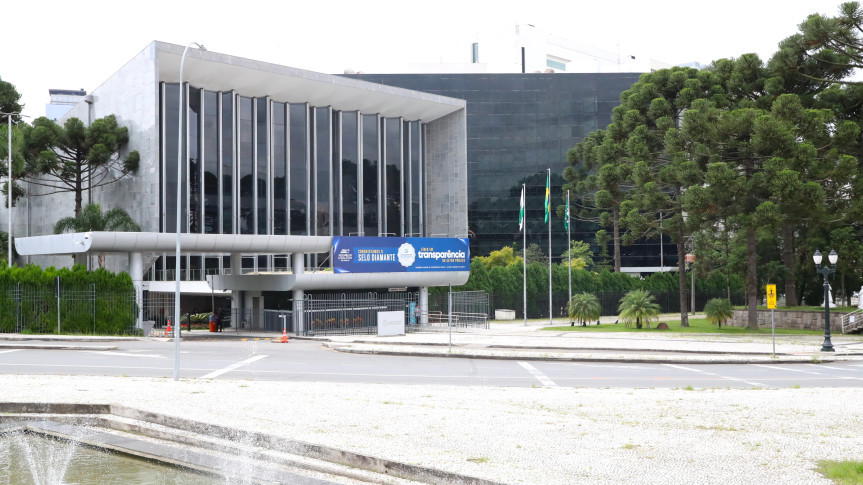 Assembleia Legislativa promove debate sobre riscos do metanol e presta homenagens a categorias e entidades 1 Na pauta da sessão plenária da segunda-feira (13) constam 16 itens.