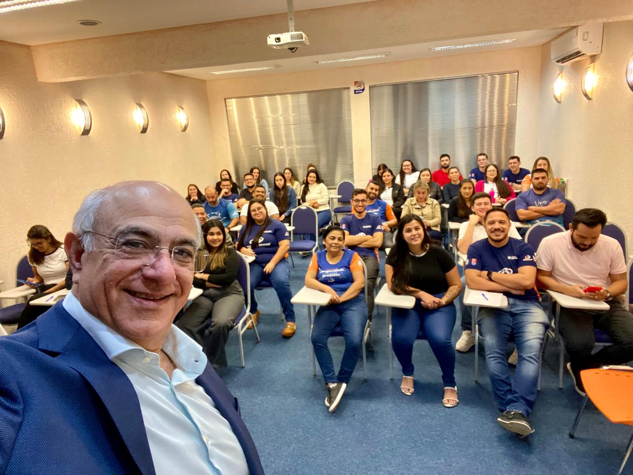 Idealizado pelo professor e palestrante Edvaldo Nunes, o PEAH nasceu com o propósito de promover a humanização no atendimento corporativo Foto: Divulgação