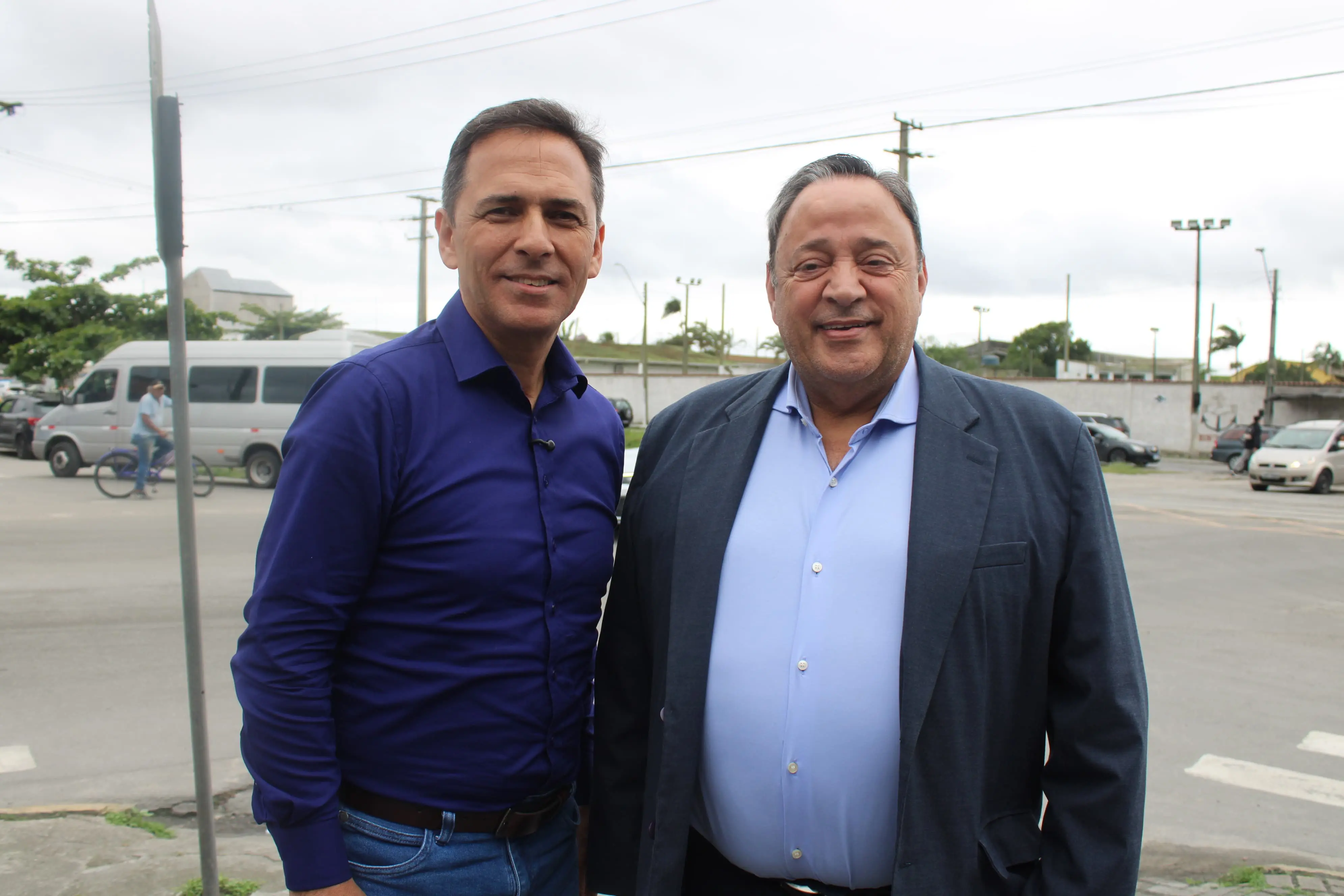 Prefeito e deputado Hussein Bakri visitam local da futura obra do viaduto em “U” na Avenida Roque Vernalha 1 O investimento, estimado em R$ 70 milhões, será financiado pelo Governo do Estado, com previsão de abertura da licitação até o fim do ano (Foto: Folha do Litoral News)