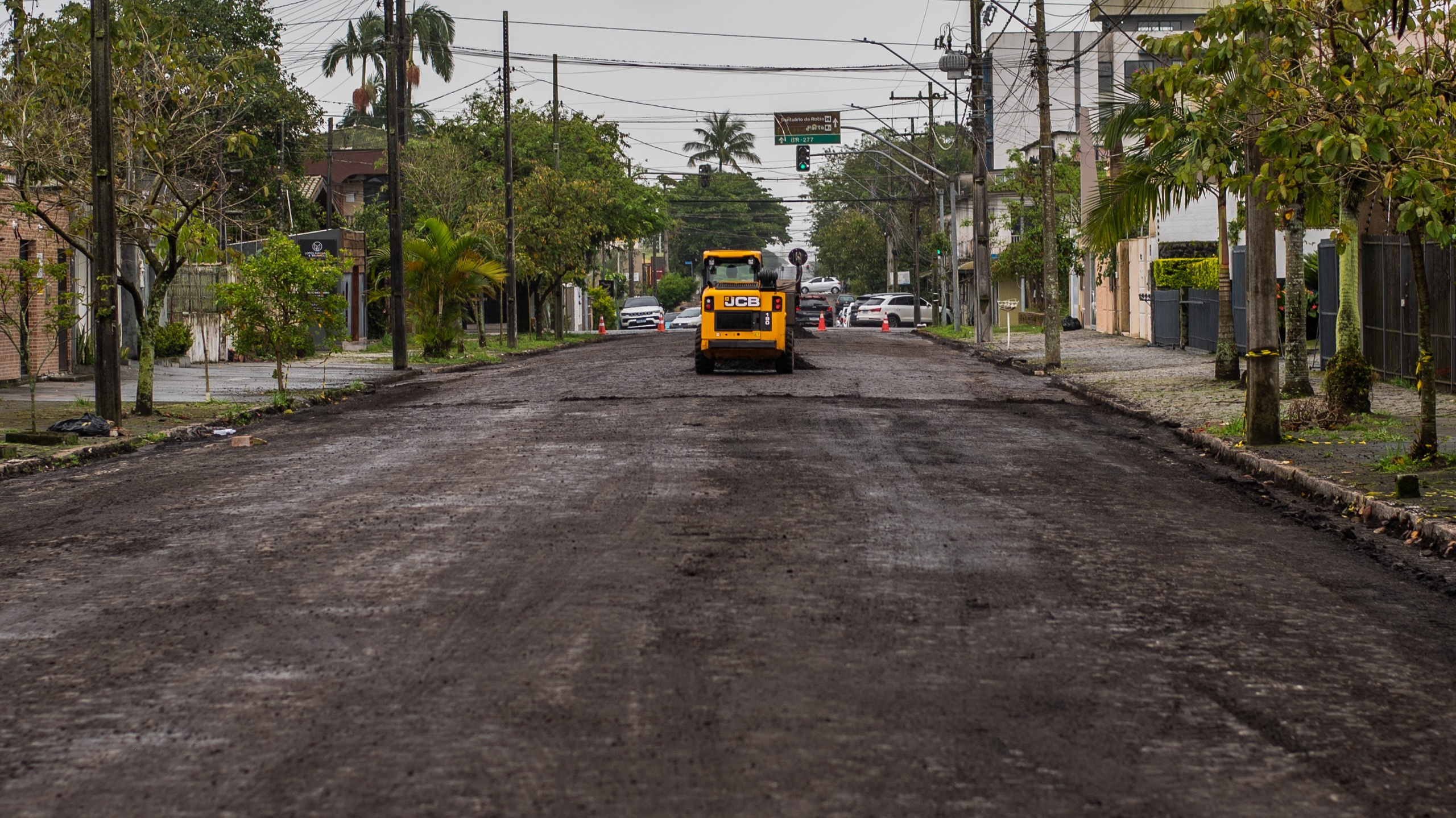Moradores e comerciantes comemoram revitalização da rua Professor Cleto pela Prefeitura de Paranaguá 1 A intervenção é estratégica não apenas pelo intenso tráfego da região, mas também pela proximidade da Festa de Nossa Senhora do Rocio, maior celebração religiosa do Paraná. (Fotos: Moyses Zanardo /Prefeitura de Paranaguá)