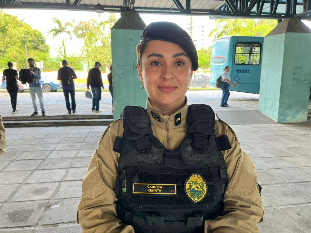 “Um esfrega-esfrega, uma mão com a intenção de causar constrangimento, ou até mesmo cantadas e palavras ofensivas à mulher, são considerados tipos de assédio”, explica A Cabo Renata, da Polícia Militar (Foto: Folha do Litoral News)