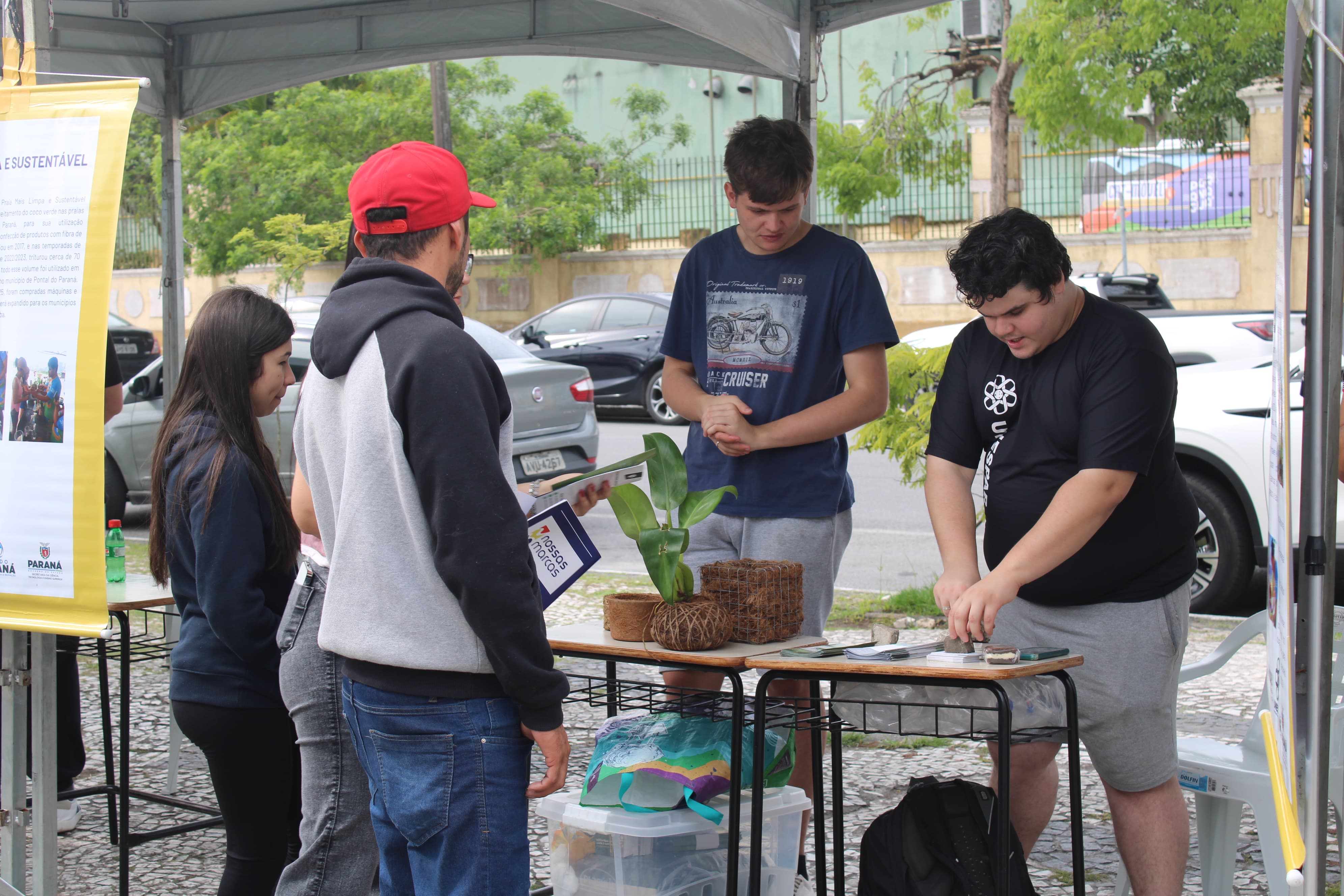 Unespar aproxima comunidade e academia em mostra de projetos em Paranaguá