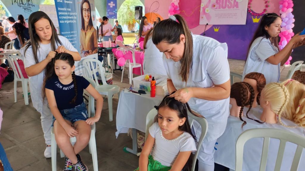 Mulheres vivem dia de autocuidado e valorização no Terminal Urbano de Paranaguá 4 IMG 20251021 WA0024