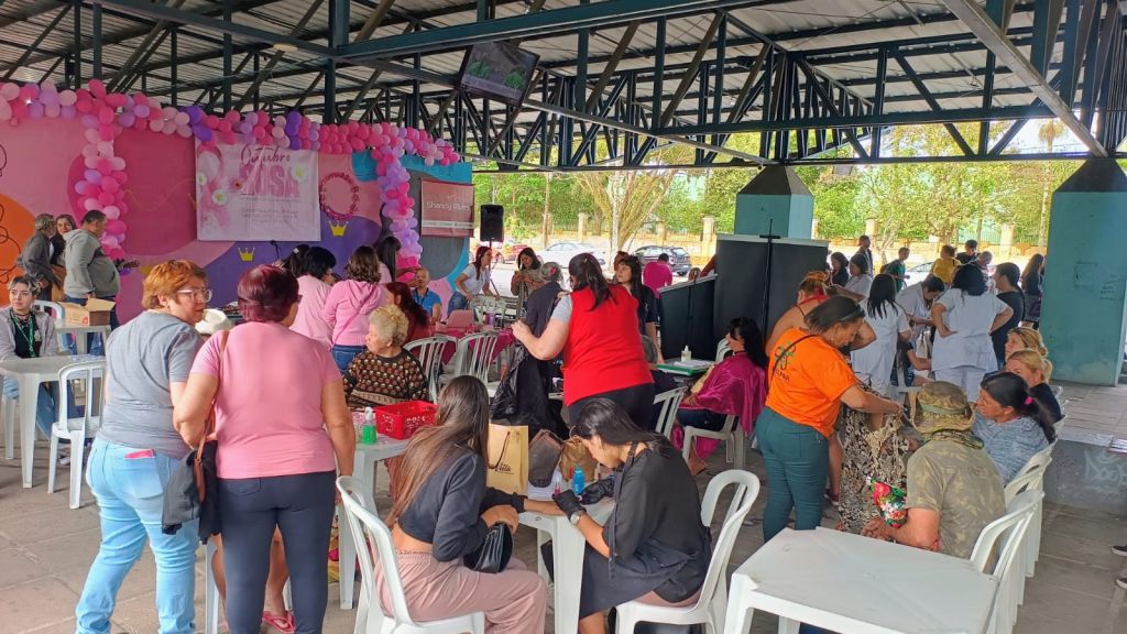 Mulheres vivem dia de autocuidado e valorização no Terminal Urbano de Paranaguá 10 IMG 20251021 WA0025