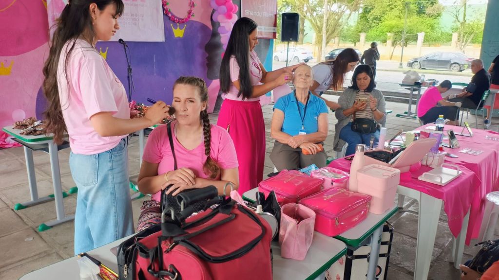 Mulheres vivem dia de autocuidado e valorização no Terminal Urbano de Paranaguá 14 IMG 20251021 WA0032