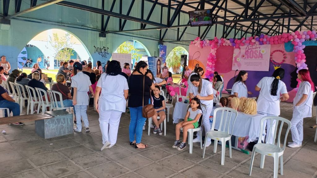 Mulheres vivem dia de autocuidado e valorização no Terminal Urbano de Paranaguá 12 IMG 20251021 WA0035