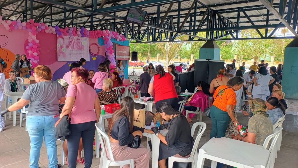 Mulheres vivem dia de autocuidado e valorização no Terminal Urbano de Paranaguá 11 IMG 20251021 WA0036