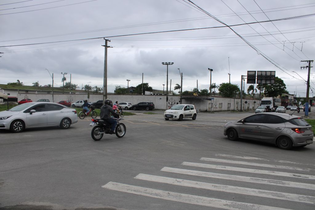 Prefeito e deputado Hussein Bakri visitam local da futura obra do viaduto em “U” na Avenida Roque Vernalha 4 IMG 1042 1