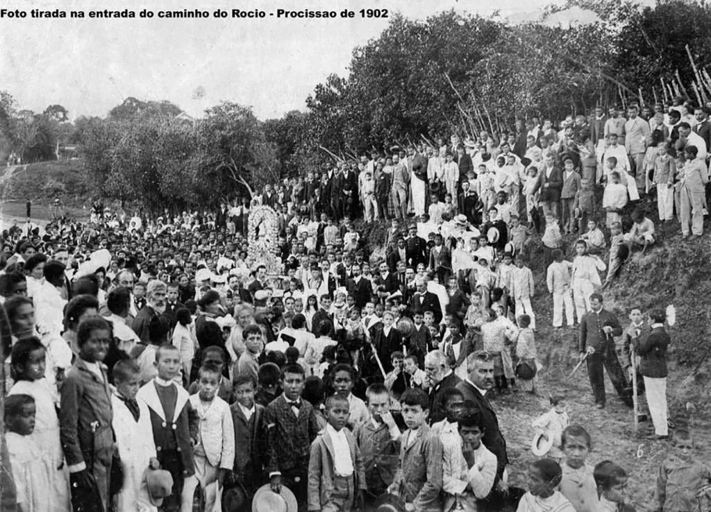 foto antiga da procissão da festa do rocio