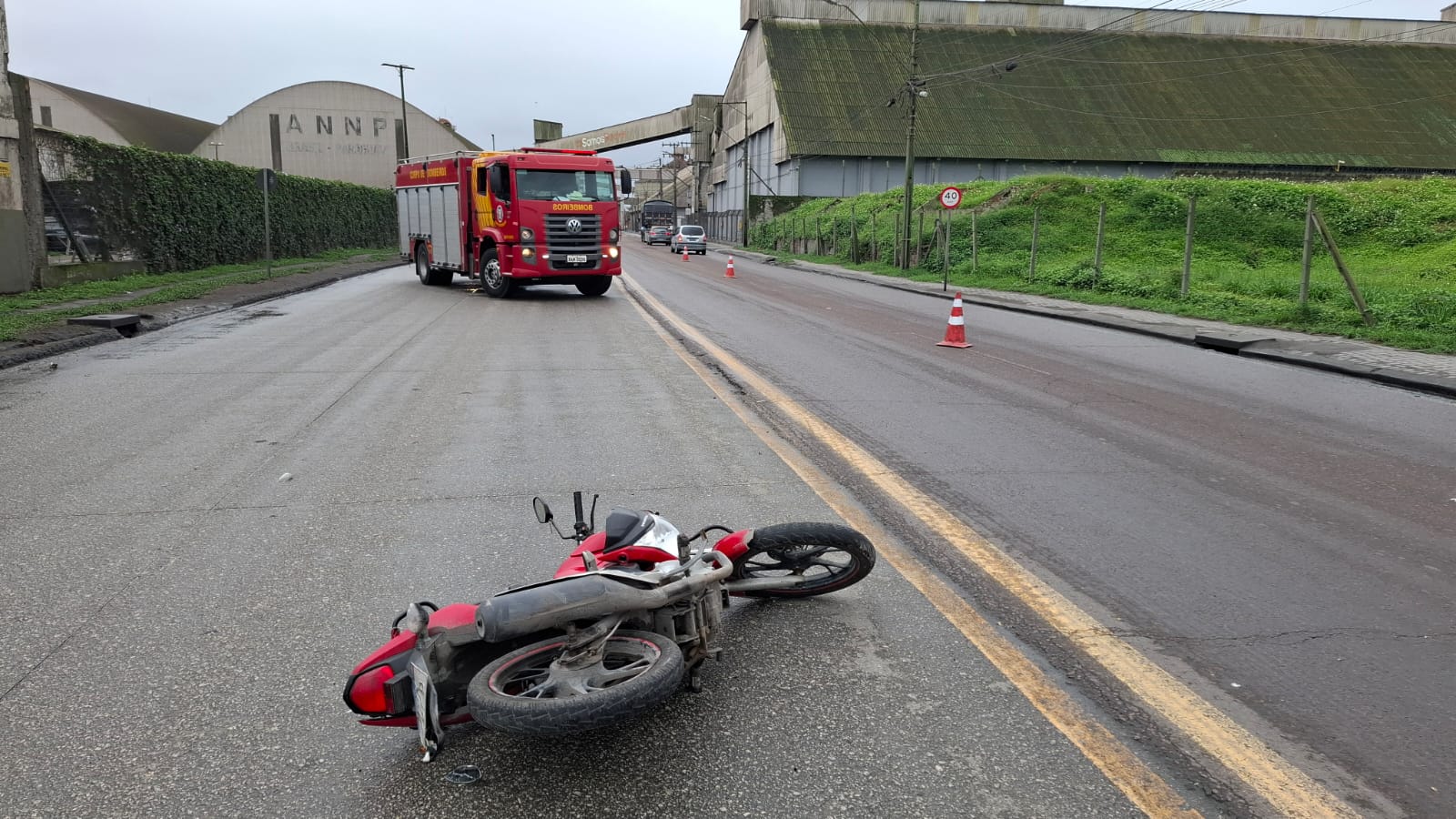 A colisão aconteceu no cruzamento da Avenida Ayrton Senna da Silva, com a Rua Nestor Víctor, na região portuária