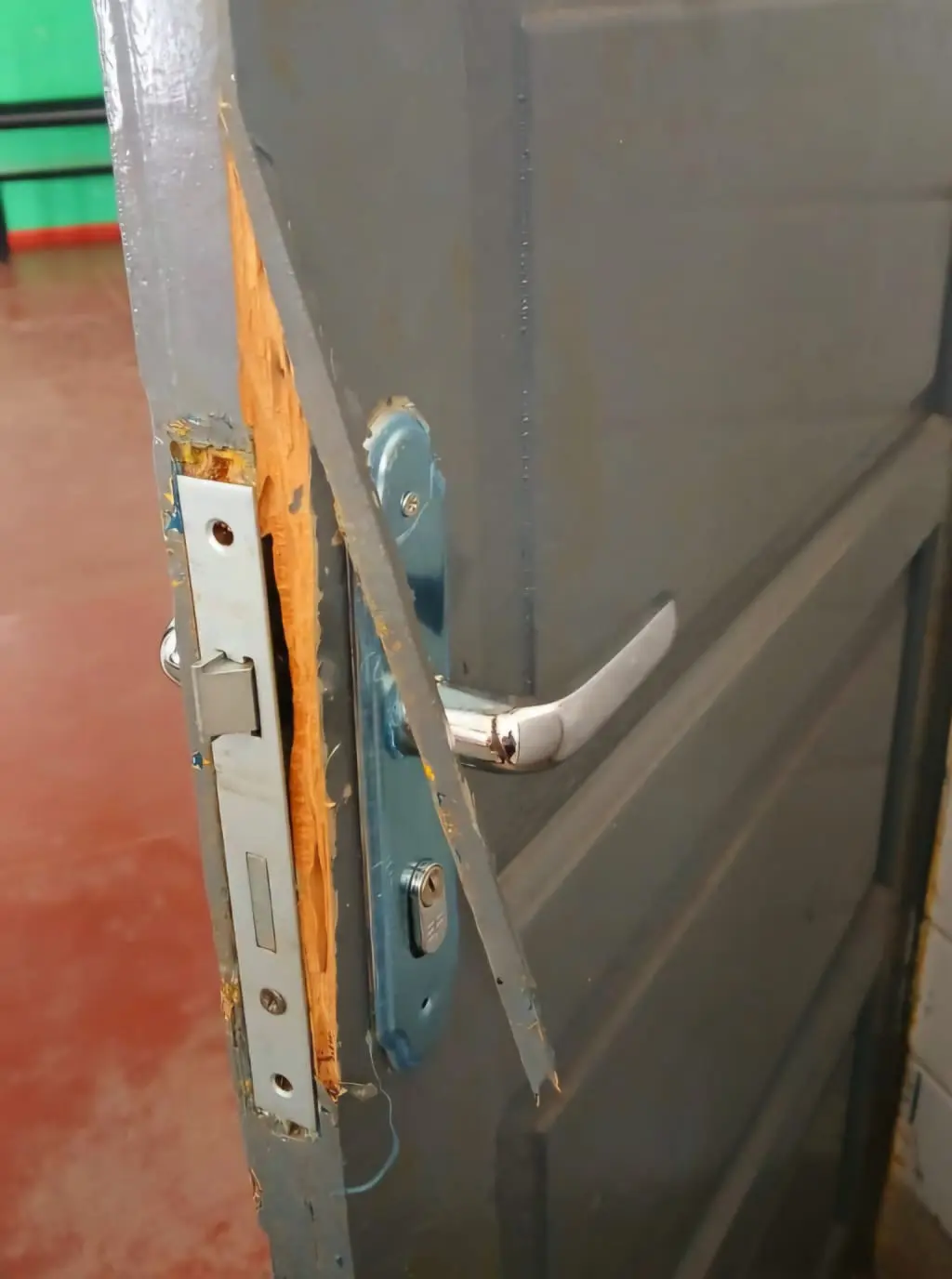 PCPR prende rapaz que furtou alimentos em refeitório de escola municipal de Morretes 1 O suspeito foi localizado em sua residência e confessou espontaneamente o crime, relatando ter consumido parte dos alimentos