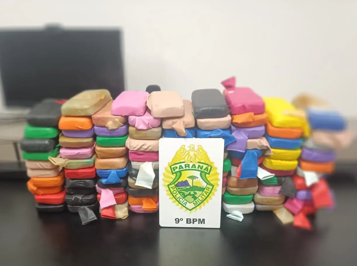 PM encontra mais de 100 quilos de cocaína dentro de um carro na PR-508 em Matinhos 1 Ao todo foram apreendidos 102 quilos do entorpecente