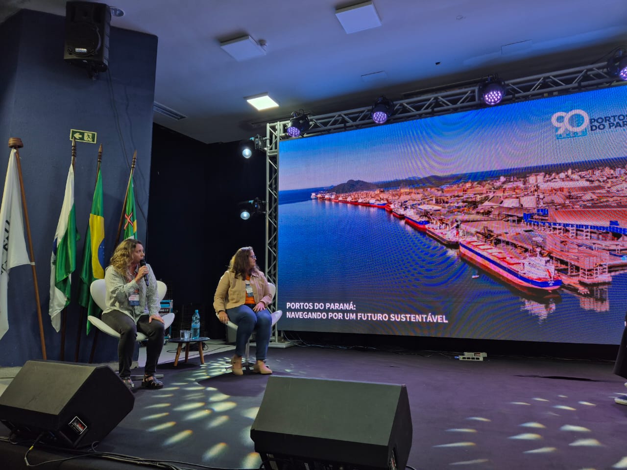 Portos do Paraná destaca a importância da inovação durante participação no Festival Coaliza 1 A empresa pública participou de um dos painéis do evento e reforçou seu compromisso com a inovação sustentável, apresentando programas ambientais que incorporam práticas de permacultura e soluções baseadas na natureza (Foto: Hellen Leite/Gcom Portos do Paraná)