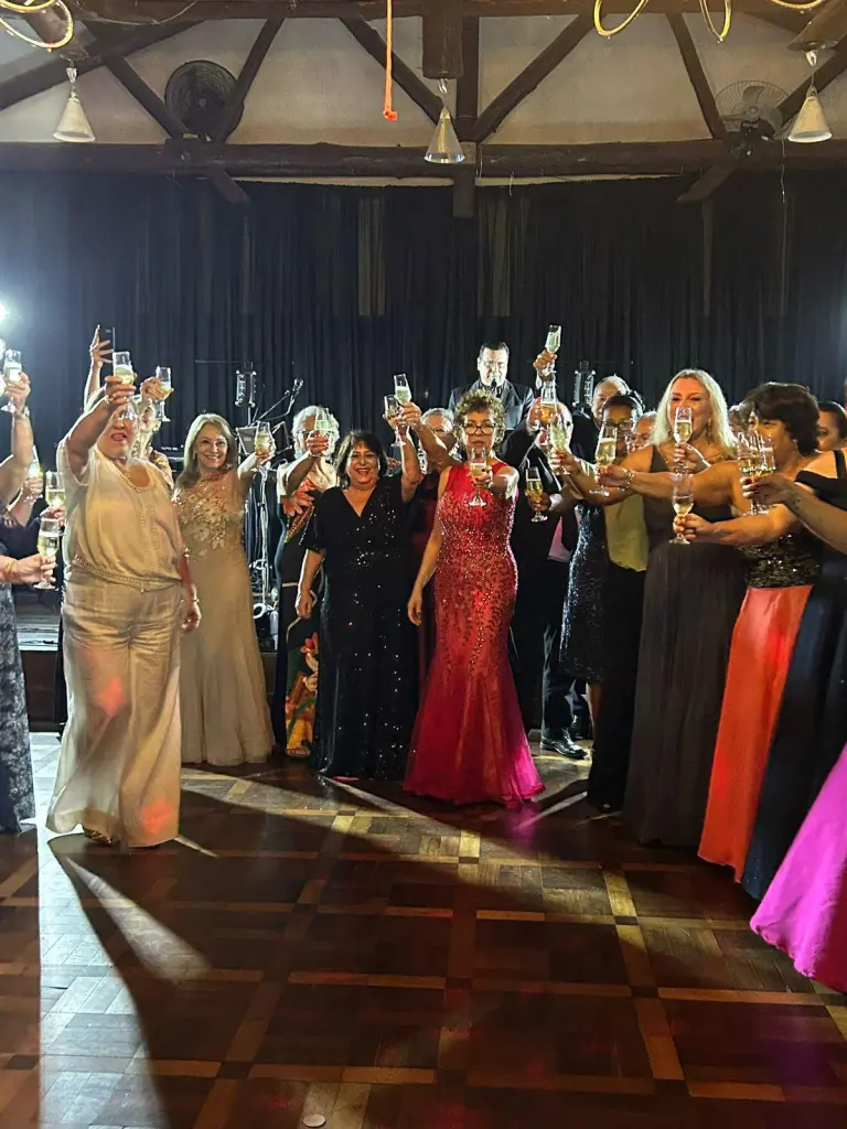 Ex-alunos do Instituto Estadual de Educação comemoram 50 anos de formatura em Paranaguá 2 ea06634f f5b6 4d00 80ea b5b9a5691be2