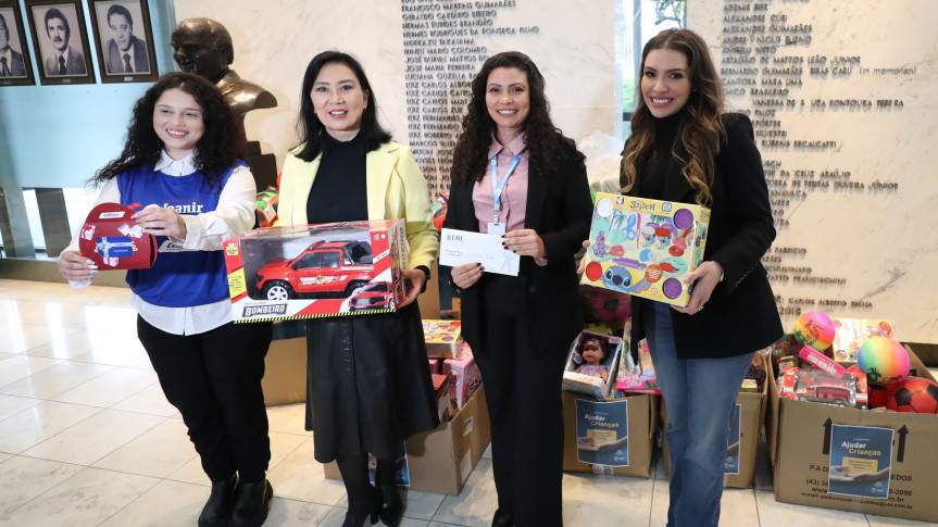 Campanha da Assembleia e do TJPR arrecada mais de 500 itens para crianças e adolescentes vulneráveis 1 Entrega ocorreu na tarde desta quinta-feira (9), no hall do Prédio Administrativo da Casa (Créditos: Orlando Kissner/Alep)