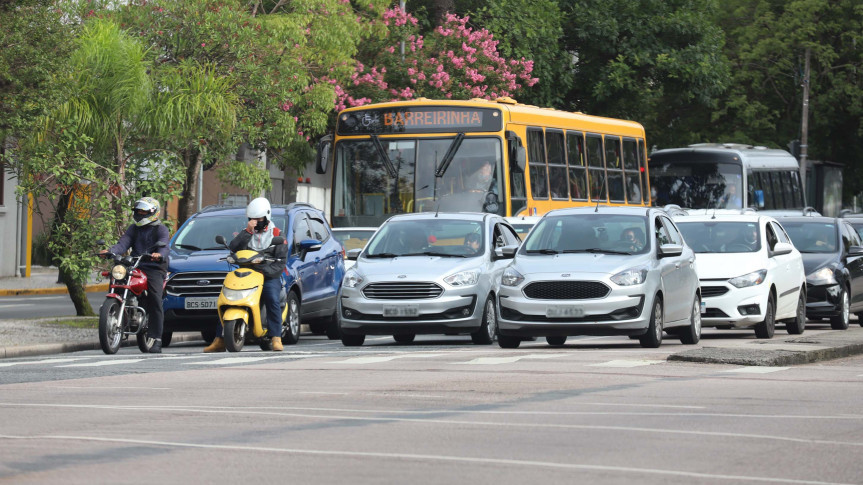 A Assembleia Legislativa do Paraná pretende assegurar condições especiais para que contribuintes paranaenses quitem dívidas do IPVA (Créditos: Geraldo Bubniak/AEN)