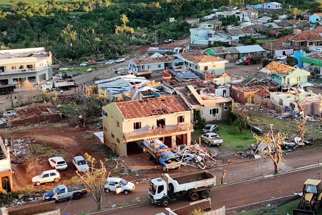Governo do Estado anuncia a construção emergencial de 320 casas em Rio Bonito do Iguaçu 2 000