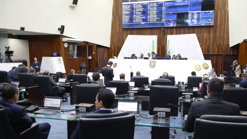 Deputados aprovam com agilidade projeto que regulamenta repasses de recursos para vítimas de tornado em Rio Bonito do Iguaçu 1 Nesta quarta-feira (12) foram realizadas 2 sessões plenárias (Créditos: Orlando Kissner/Alep)
