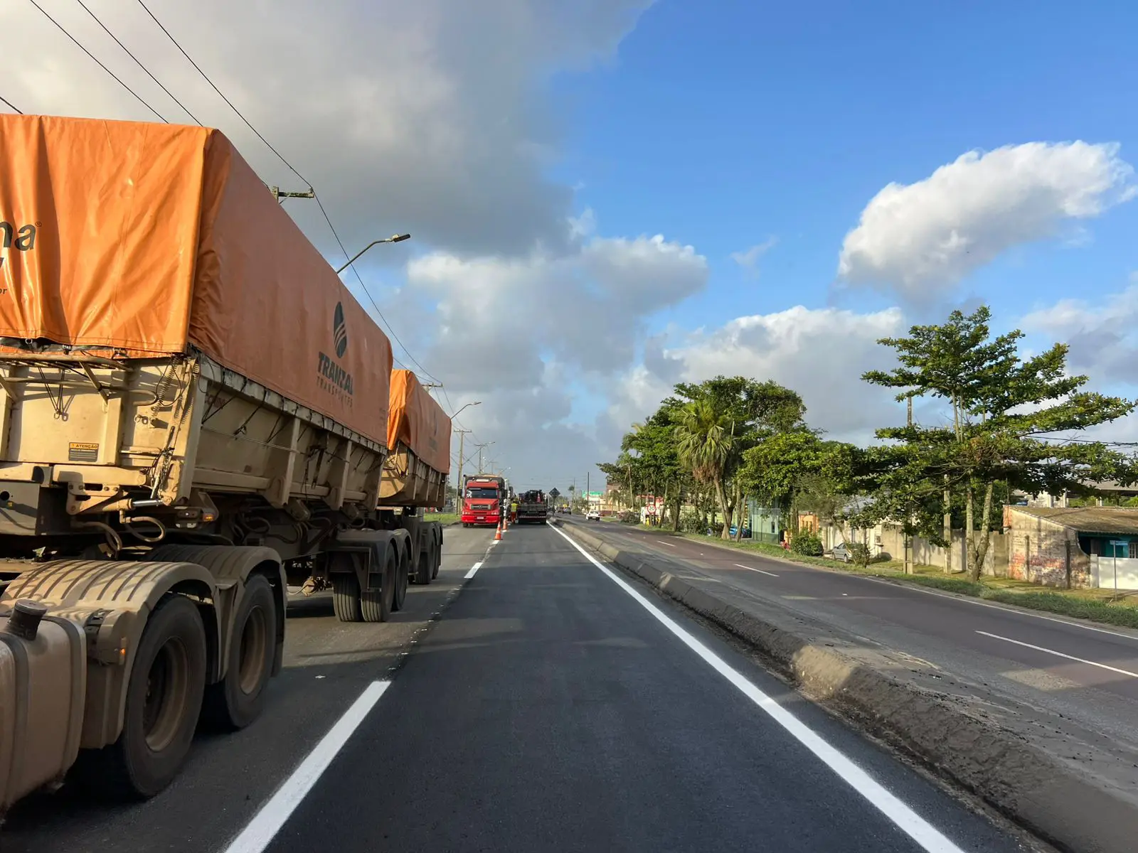 Obras na Avenida Ayrton Senna bloqueiam acesso à marginal da via no sábado em Paranaguá 1 "As obras estão previstas para começar às 8h e terminar às 17h", informa a EPR Litoral Pioneiro (Foto: EPR Litoral Pioneiro)