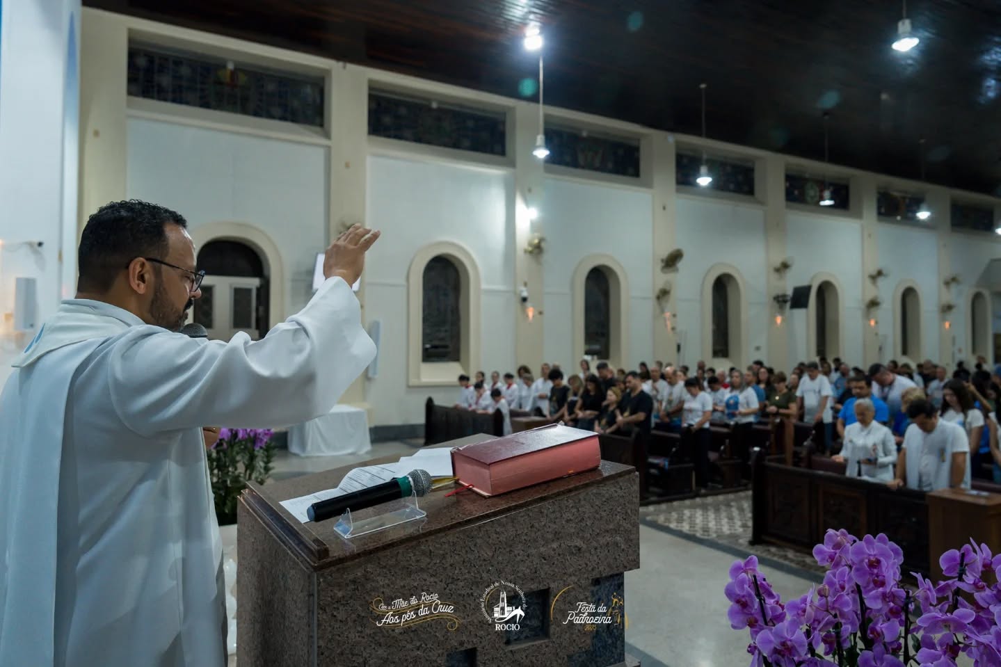 Festa do Rocio: Missa de envio das equipes de trabalho e da imprensa de Paranaguá é realizada 1 "Com alegria também nós fizemos a Missa com os meios de comunicação da cidade, com todas as áreas de comunicação, pois eles também são missionários", afirma padre Dirson Gonçalves, reitor do Santuário do Rocio (Foto: Santuário do Rocio)