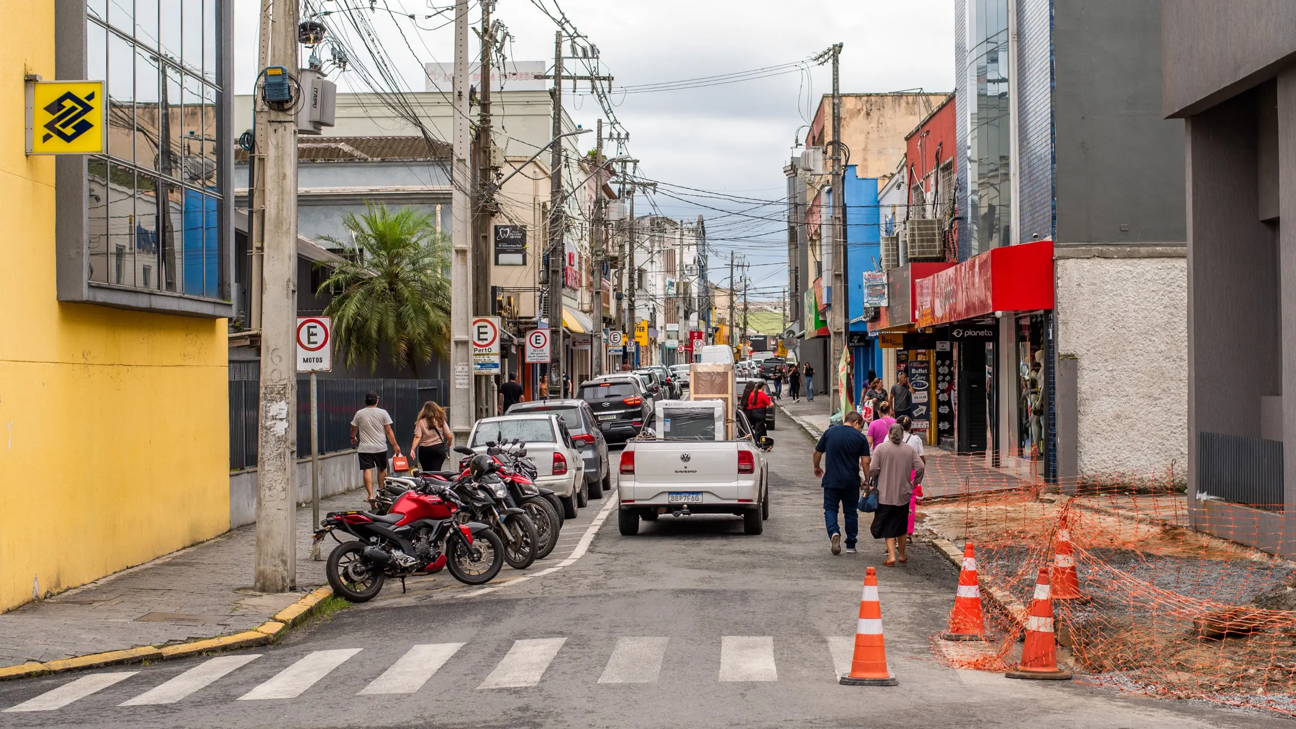 Aplicação do novo asfalto está prevista para ocorrer entre a quarta-feira, 19, e a quinta-feira, 20 (Foto: Moyses Zanardo/Prefeitura de Paranaguá)