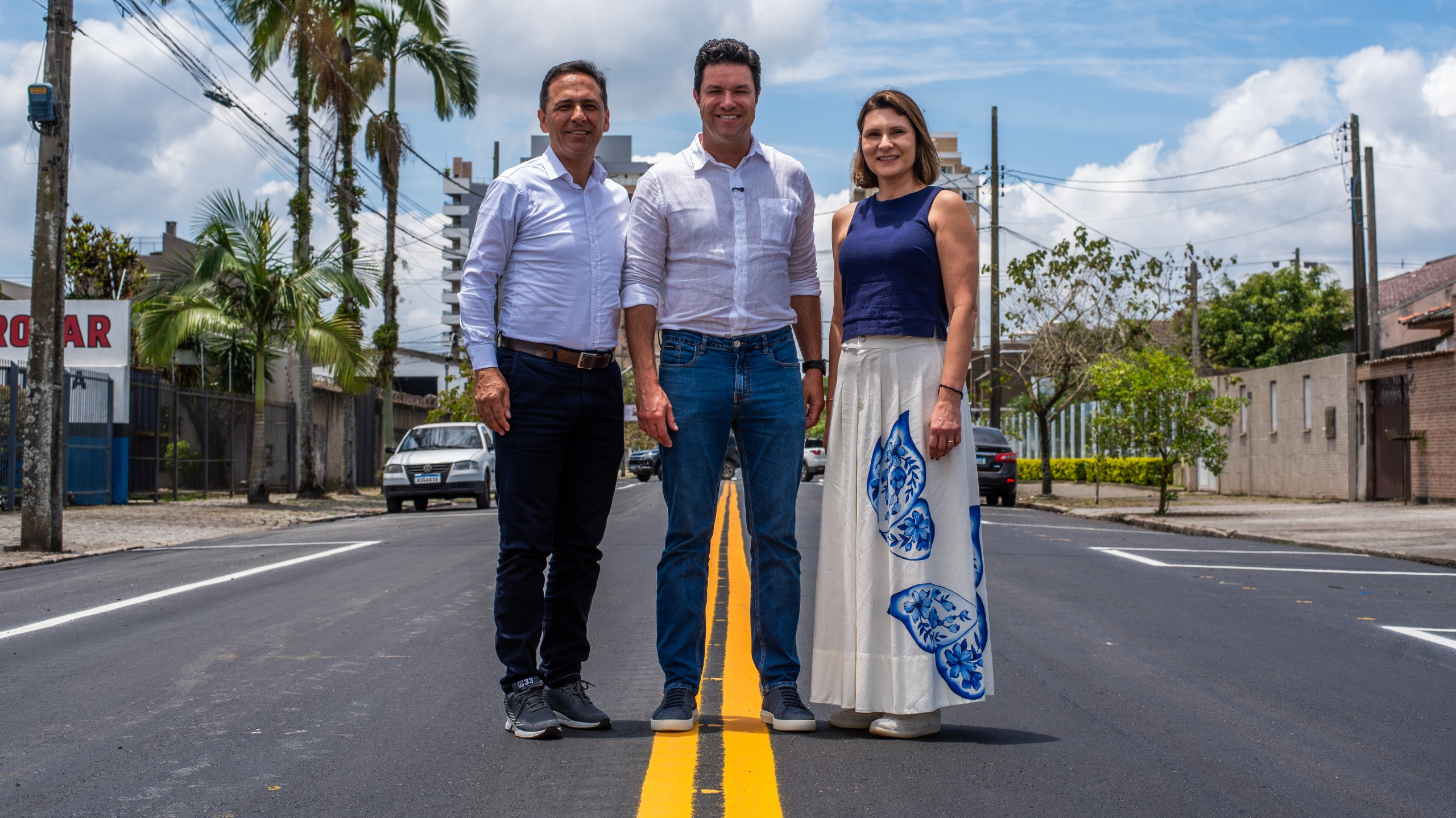 Prefeito Adriano Ramos e Fabiana Parro entregam revitalização completa da Rua Professor Cleto ao lado do secretário Guto Silva 1 Benfeitoria ocorre em uma das vias mais movimentadas de Paranaguá e foi parabenizada pelo secretário de Estado das Cidades, Guto Silva (Foto: Moyses Zanardo e Wilson Leandro)