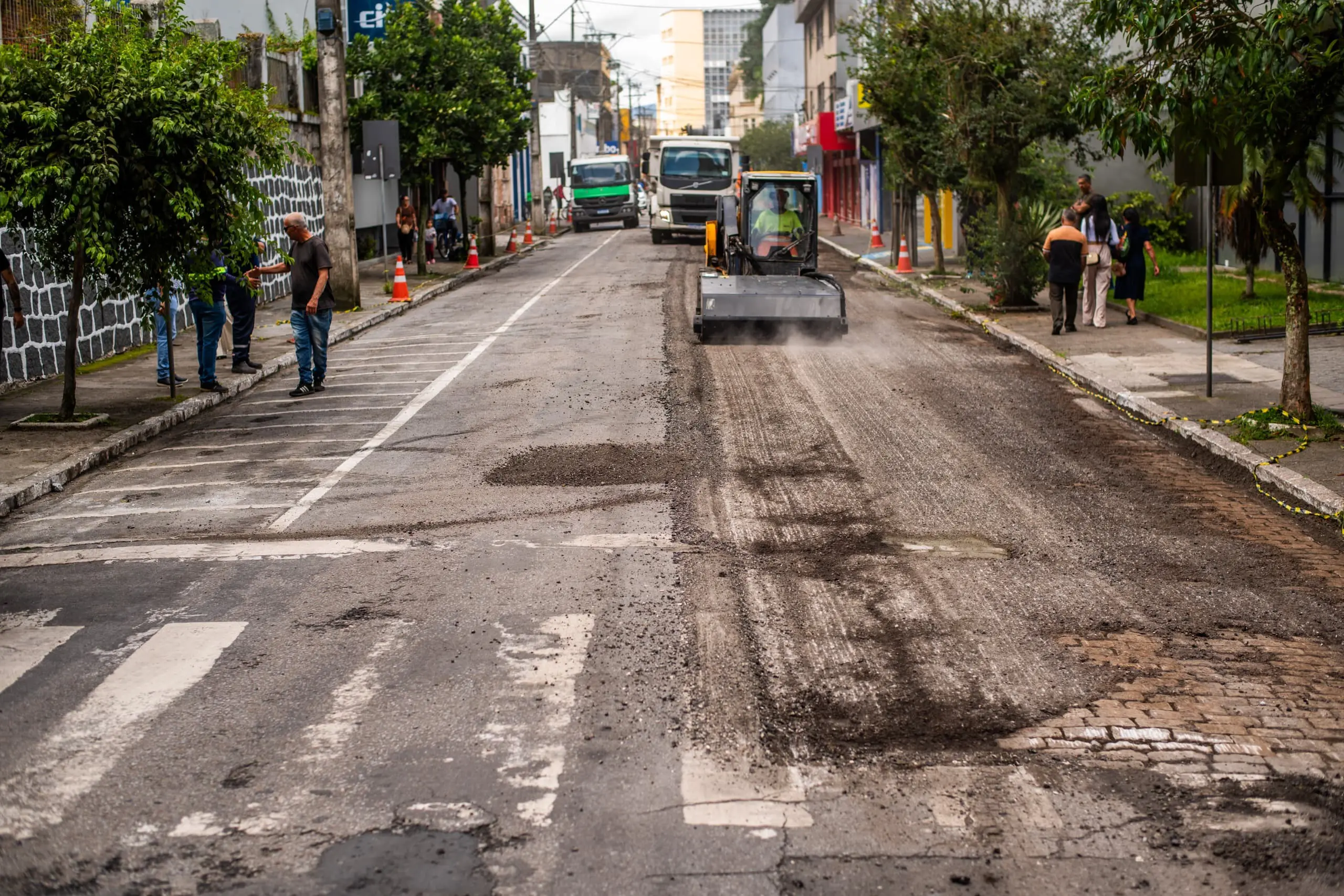 Prefeitura de Paranaguá inicia obras de revitalização asfáltica na rua Faria Sobrinho 1 Bloqueios ocorrem em alguns pontos em decorrência dos serviços (Foto: Moyses Zanardo/Prefeitura de Paranaguá)