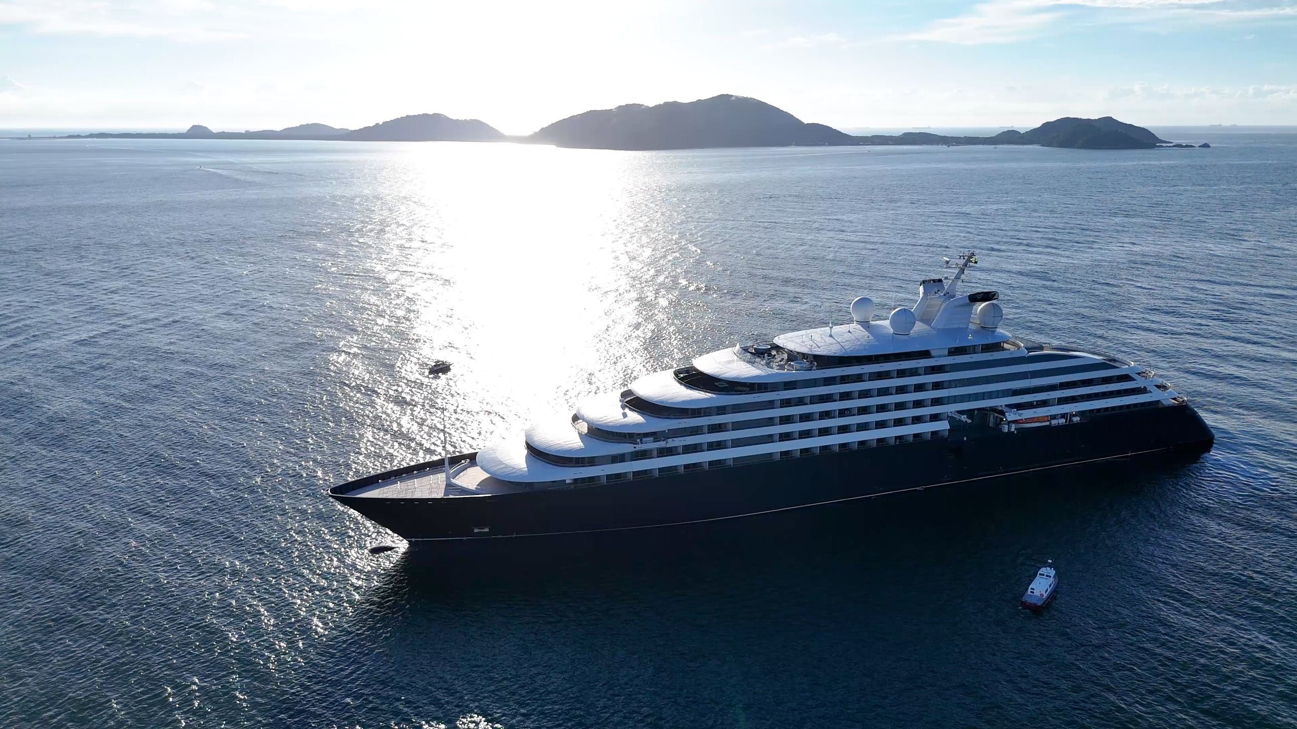 Navio possui capacidade para 392 hóspedes e 302 tripulantes (Foto: Divulgação)