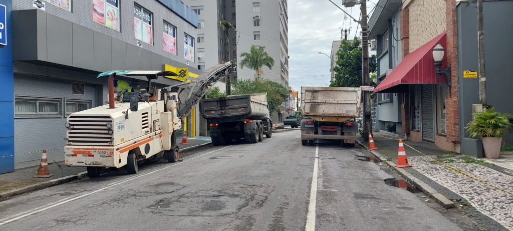 Prefeitura de Paranaguá inicia obras de revitalização asfáltica na rua Faria Sobrinho 2 A intervenção também irá priorizar a durabilidade do novo asfalto (Foto: Moyses Zanardo/Prefeitura de Paranaguá)