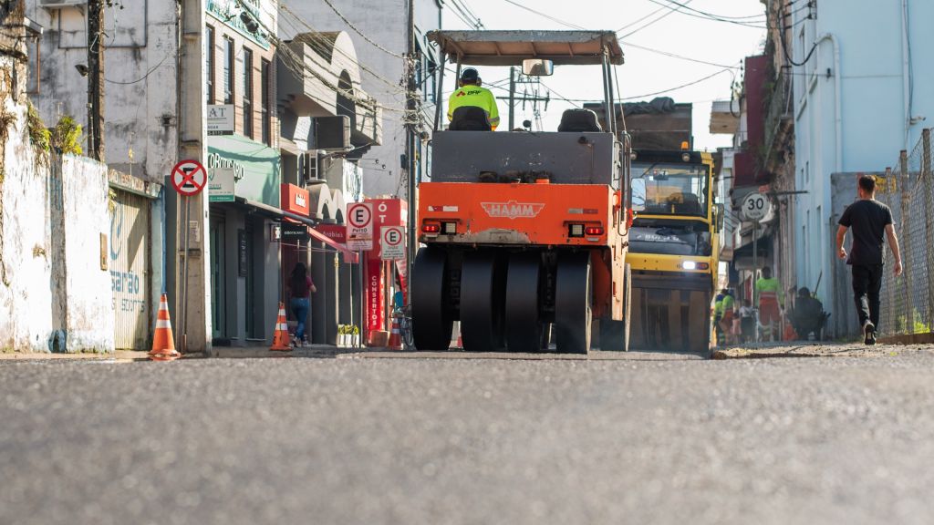 2 asfalto no centro de paranagua