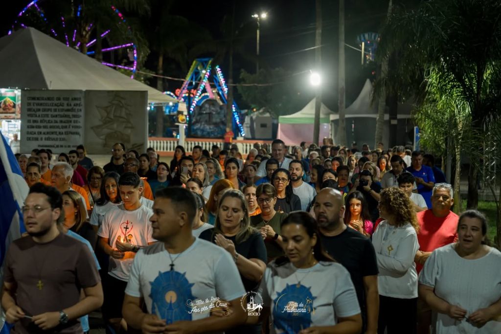 Festa do Rocio: Missa de envio das equipes de trabalho e da imprensa de Paranaguá é realizada 2 Procissão Luminosa foi realizada após a Missa no Santuário do Rocio (Foto: Santuário do Rocio)