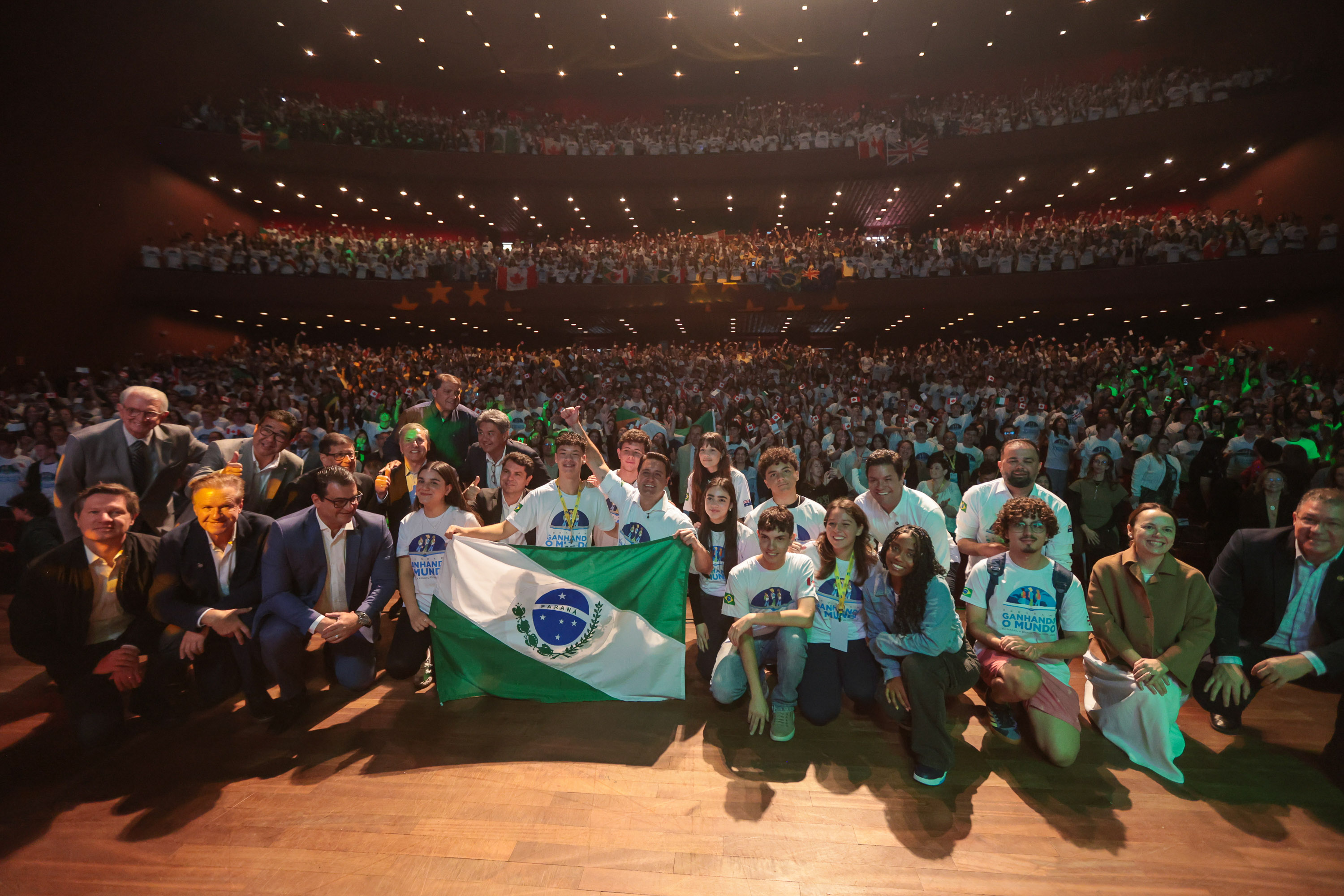 Os embarques começam já no início de janeiro, mas parte dos estudantes viaja no segundo semestre (Foto: Geraldo Bubniak/AEN)