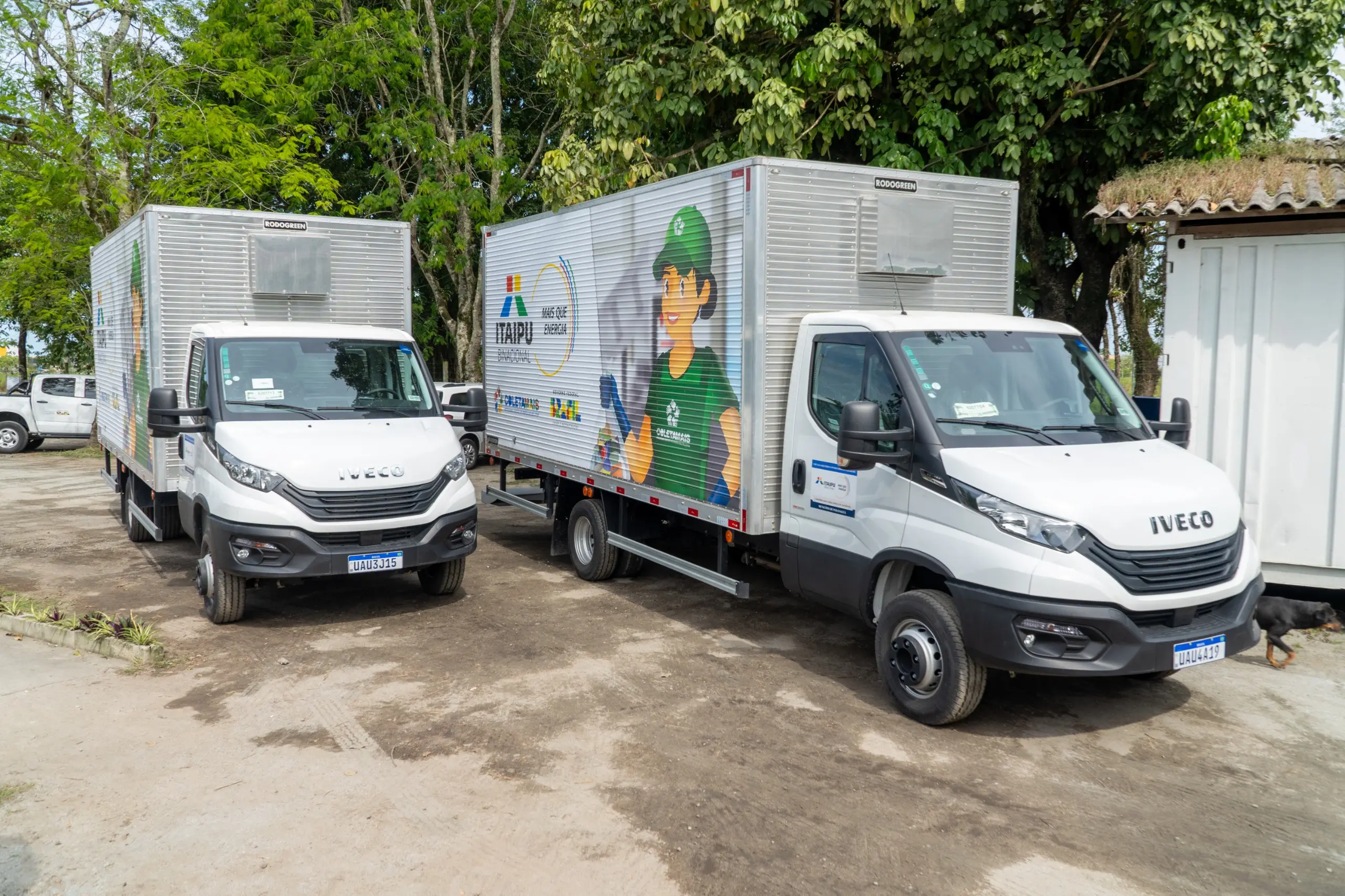 Prefeitura de Paranaguá reforça ações ambientais com novos caminhões voltados para coletiva seletiva de recicláveis 1 O investimento total, de R$ 1.596.000, contempla o biodigestor de pequeno porte para resíduos orgânicos, os dois caminhões para coleta seletiva (Foto: Wilson Leandro/Prefeitura de Paranaguá)