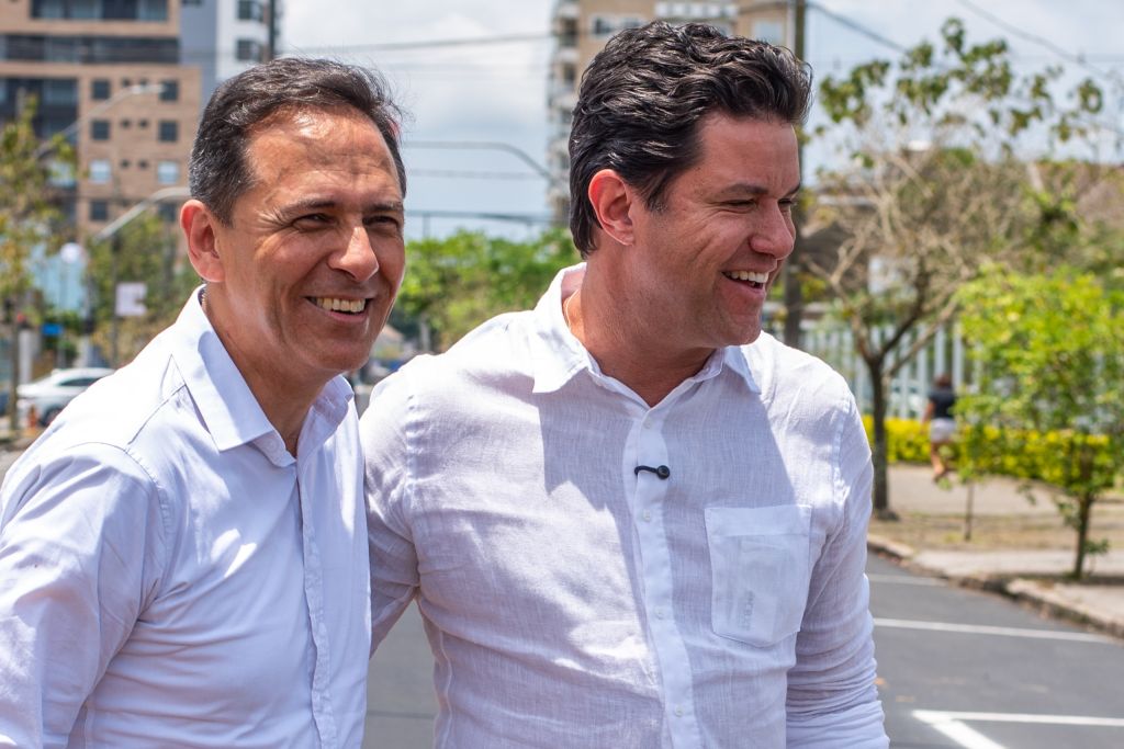 Prefeito Adriano Ramos e Fabiana Parro entregam revitalização completa da Rua Professor Cleto ao lado do secretário Guto Silva 2 “Essa obra atende a uma demanda histórica e simboliza respeito aos moradores, aos comerciantes e aos milhares de romeiros que caminharam pela Rua Professor Cleto durante a procissão", afirma o prefeito Adriano Ramos (Foto: Moyses Zanardo e Wilson Leandro)