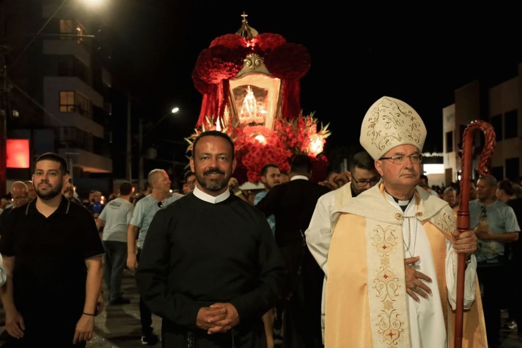 Procissões levam milhares de devotos às ruas de Paranaguá no ponto alto da 212.ª Festa do Rocio 5 581050656 18333364471233440 7421282885561051866 n