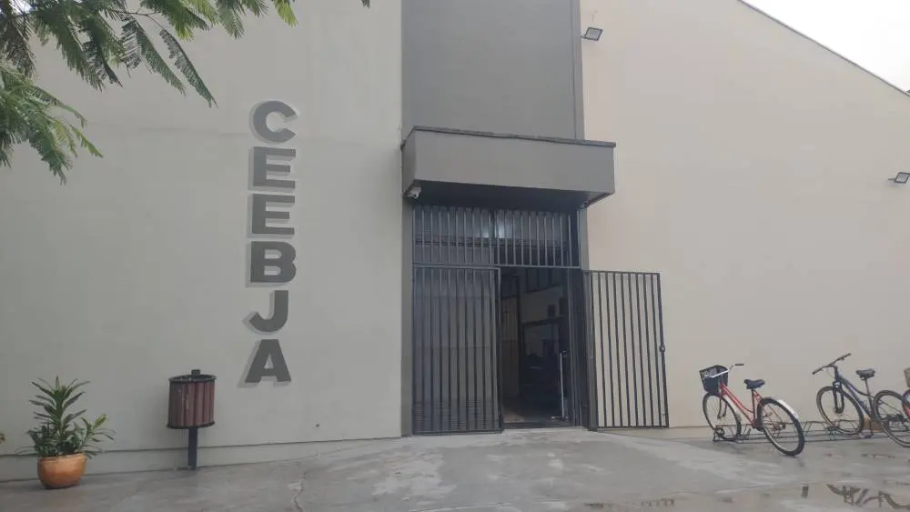 oportunidade é voltada para jovens, adultos e idosos que desejam concluir o ensino fundamental ou médio por meio da EJA