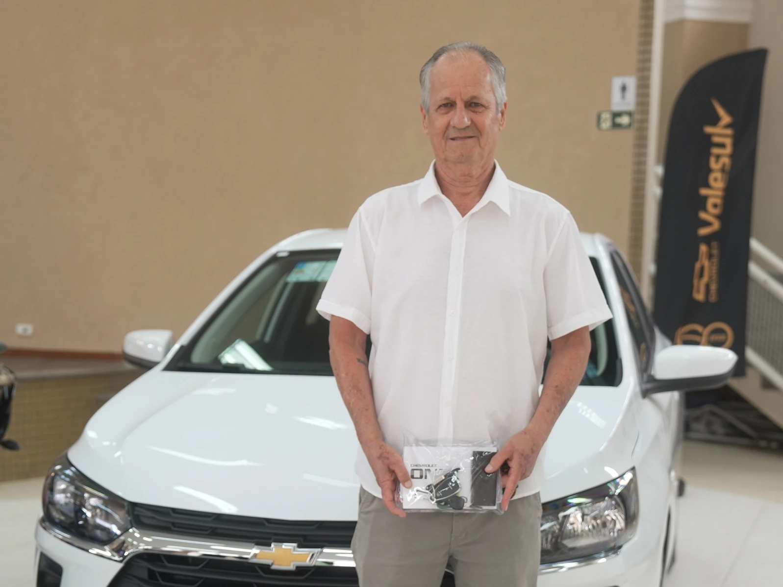 Edinho Zacharias foi o ganhador do 1º prêmio: Carro Onix 2026 0 km (Foto: Santuário do Rocio)