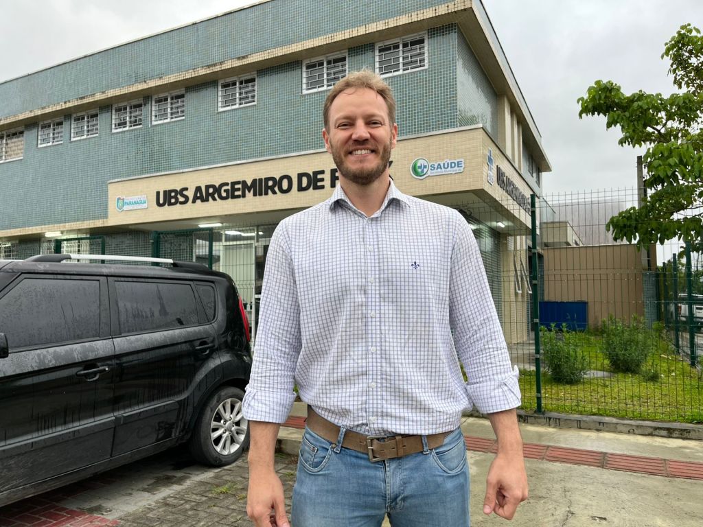 Prefeitura de Paranaguá lança nova etapa do programa Puxa Fila 2 Daniel Fangueiro explica que as consultas são de atenção básica e que deveriam ser rotineiras, mas que, pela alta quantidade de consultas em fila de espera, o programa veio para antecipar algumas delas e reduzir o tempo de espera (Foto: Folha do Litoral News)