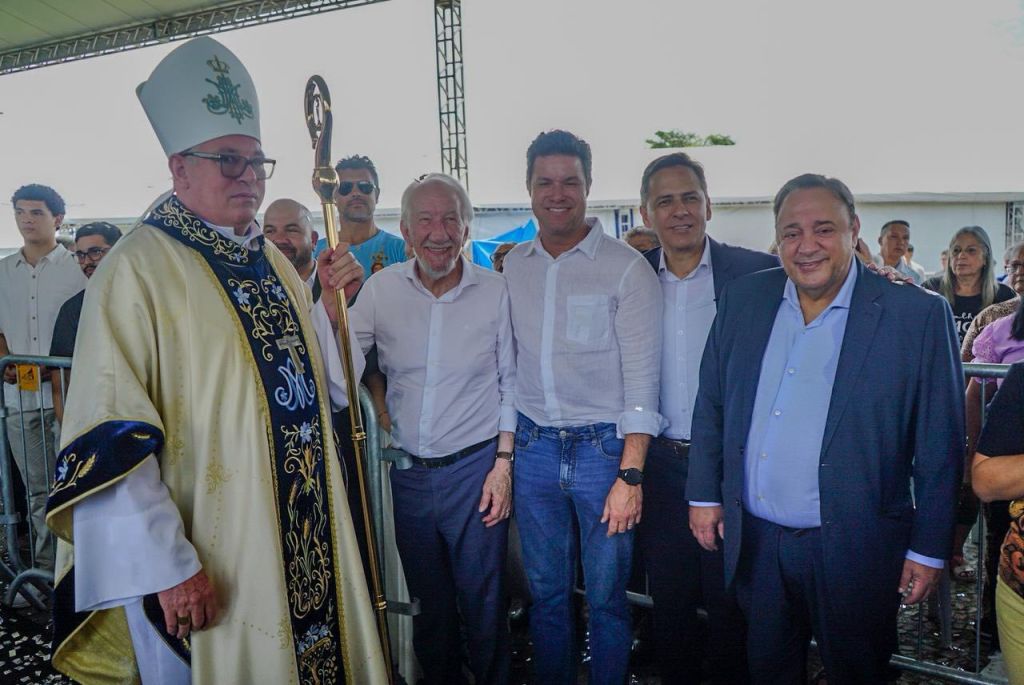 Missa Solene Campal em honra à Nossa Senhora do Rocio foi celebrada com milhares de devotos em Paranaguá 8 O líder do governo na Alep, deputado Hussein Bakri, esteve presente no evento, destacou os investimentos do governo estadual em Paranaguá (Foto: Divulgação/Hussein Bakri)