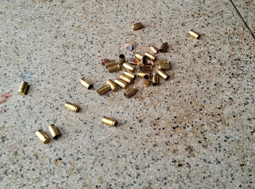 Rapaz é executado com mais 20 disparos de arma de fogo dentro de uma distribuidora em Paranaguá 3 FOTO03 2