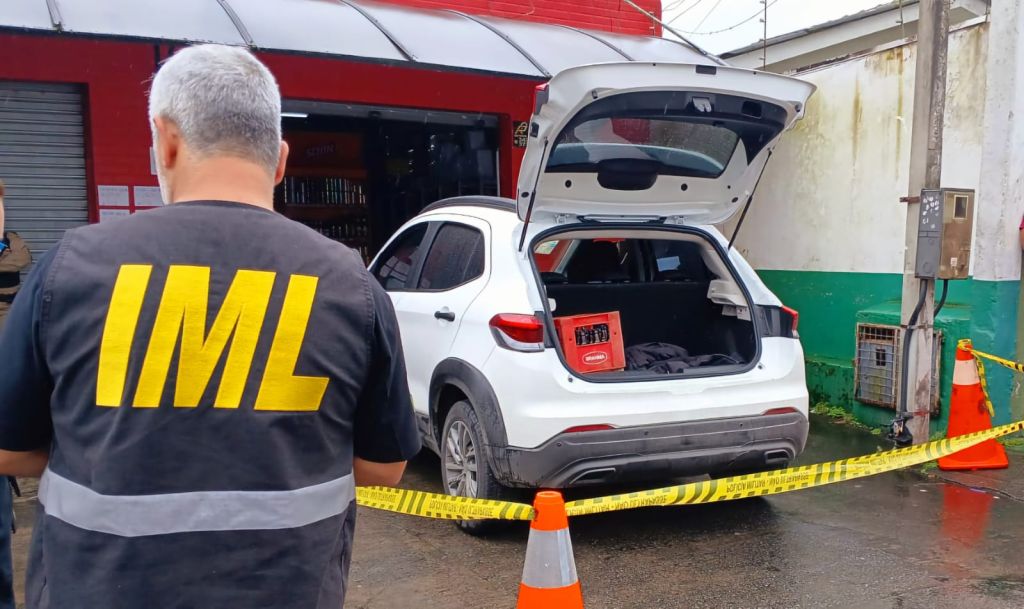 Rapaz é executado com mais 20 disparos de arma de fogo dentro de uma distribuidora em Paranaguá 4 FOTO04 2