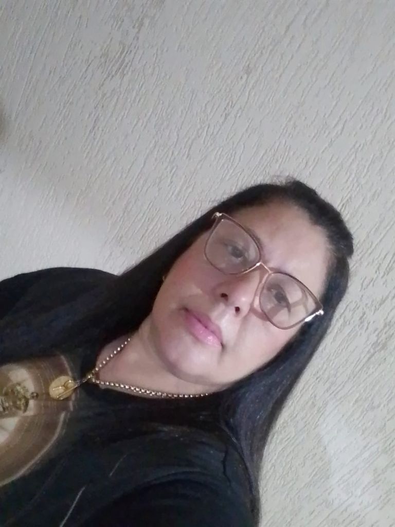 “Nossa Senhora do Rocio tem um papel essencial na minha caminhada. Ela é o meu refúgio nos momentos de dor, a mãe que acolhe minhas orações e leva minhas súplicas até o coração de Deus”, relata a devota, Raquel Cristina Fagundes Mendes (Foto: Arquivo Pessoal)