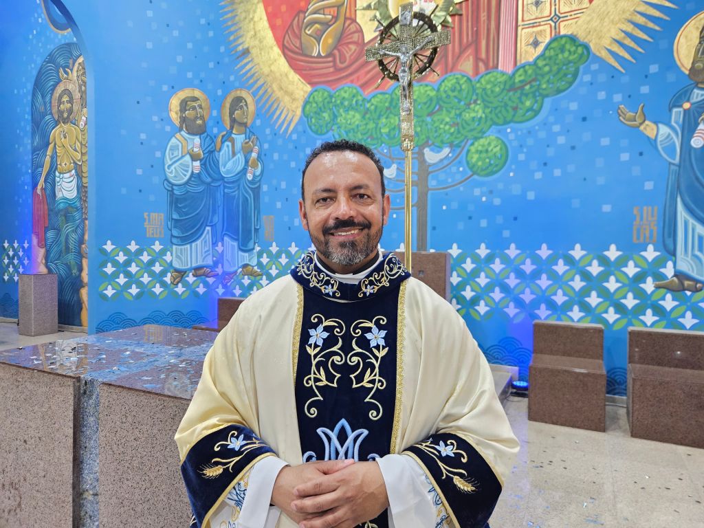 O brilho da fé: novo manto de Nossa Senhora do Rocio emociona fiéis em Paranaguá 2 Foto 2 36 1