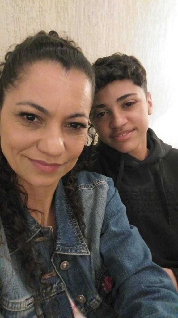 “Já vivi muitas histórias nesses meus 44 anos, e recebi inúmeras bênçãos pelas mãos da Mãe do Rocio. Mas o maior milagre foi a maternidade”, declarou a devota Flávia Pereira Lima (Foto: Arquivo Pessoal)