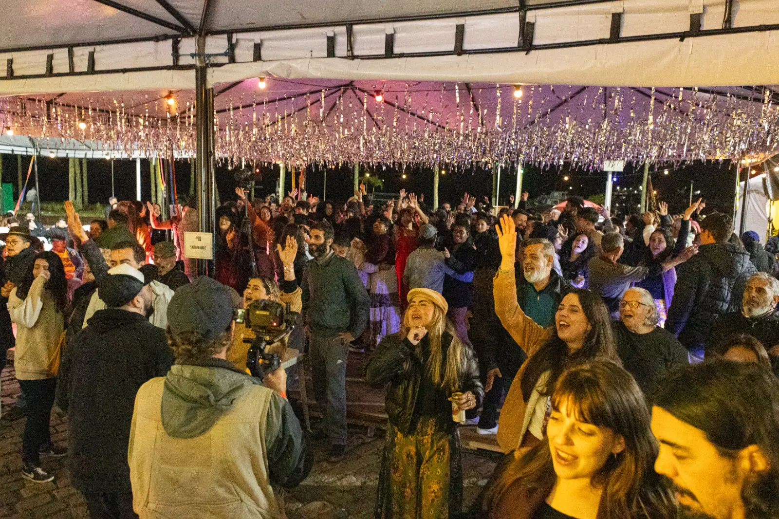 Fandango Caiçara Aquece o Litoral do Paraná: Festa Nacional Promete Ritmo e Tradição!