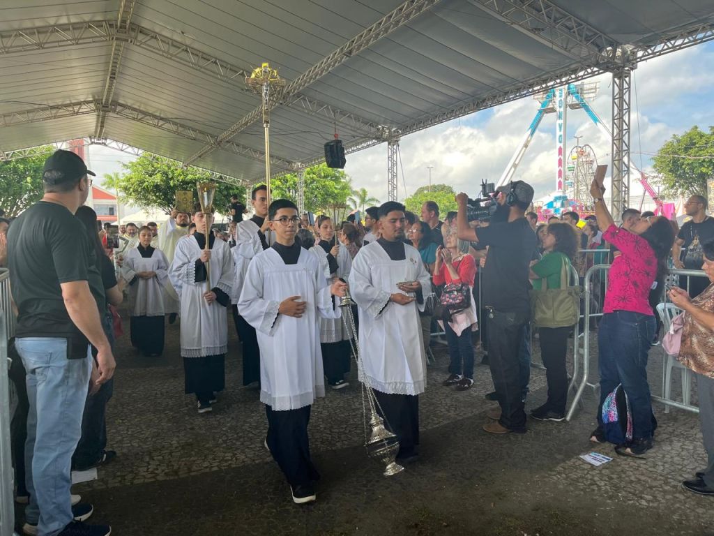 Missa Solene Campal em honra à Nossa Senhora do Rocio foi celebrada com milhares de devotos em Paranaguá 18 WhatsApp Image 2025 11 17 at 18.06.40 2 1
